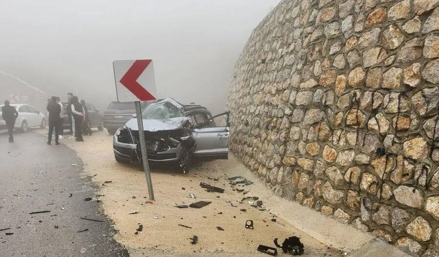 Tırla Çarpışan Otomobilde 6 Yaşındaki Çocuk Öldü