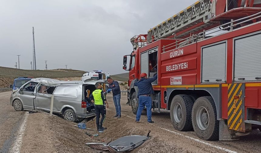 Minibüs Devrildi: 1 Ölü, 8 Yaralı