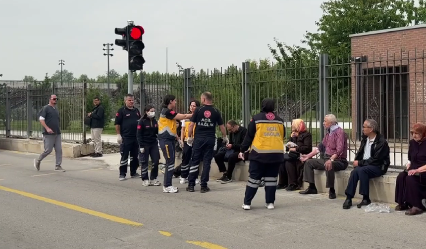 Otobüs ile Ticari Araç Çarpıştı: 13 Yaralı