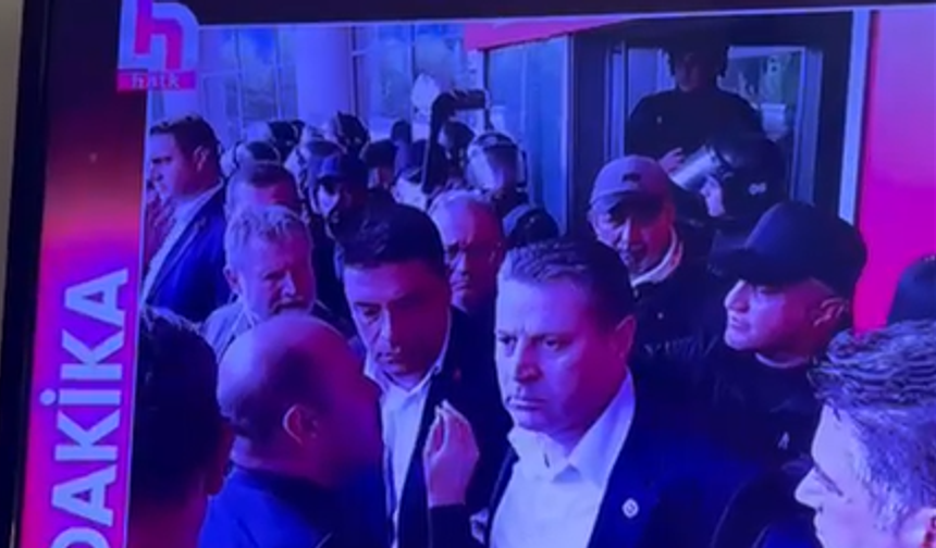 CHP Genel Merkezi’nde Gergin Gece: Baran Genç Özgür Özel’in Yanındaydı