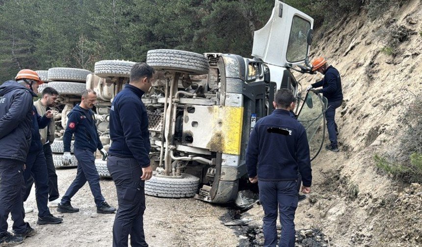 Hafriyat Kamyonu Devrildi: 56 Yaşındaki Sürücü Olay Yerinde Öldü