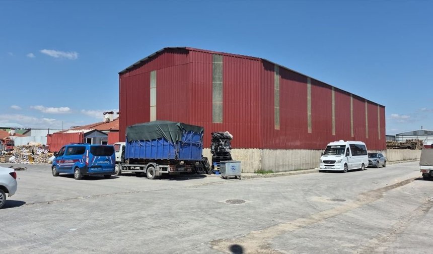 Bacakları Makineye Sıkışan İşçi Ağır Yaralandı