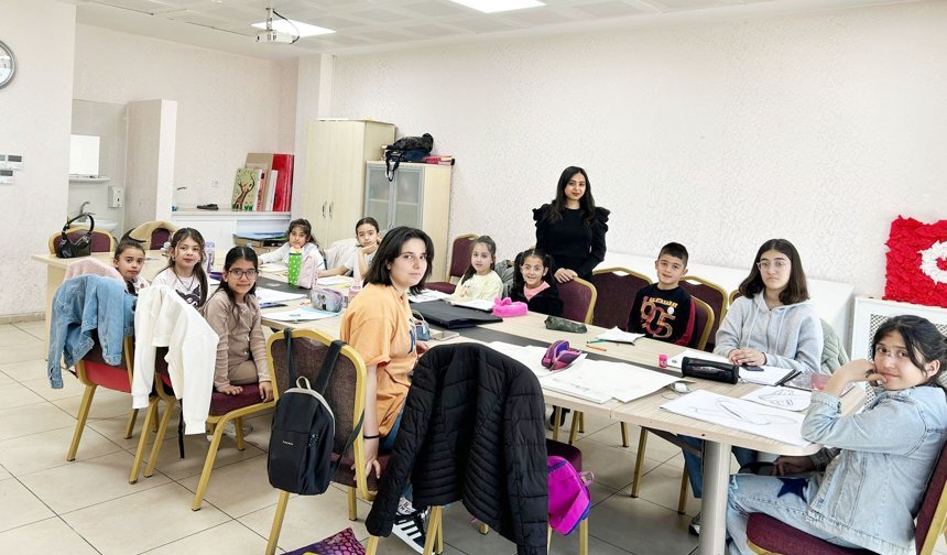 Gençler hem öğreniyor hem sosyalleşiyor