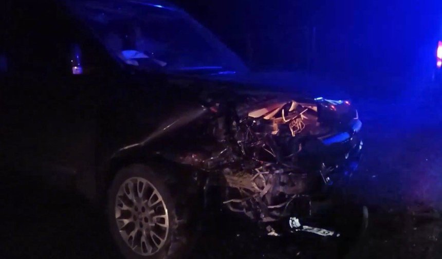Hurdaya Dönen Araçlardan 3 Kişi Hastaneye Kaldırıldı