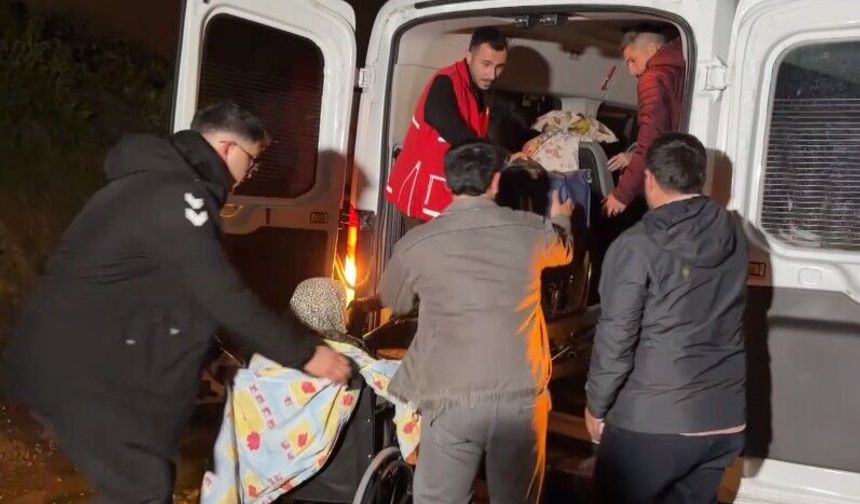 Huzurevinde yangın: 54 kişi tahliye edildi