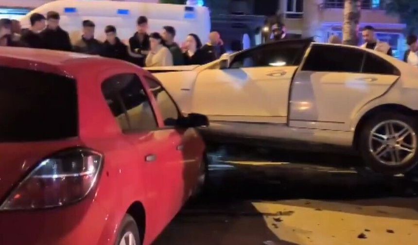 İki Otomobil Çarpıştı: 3 Yaralı!