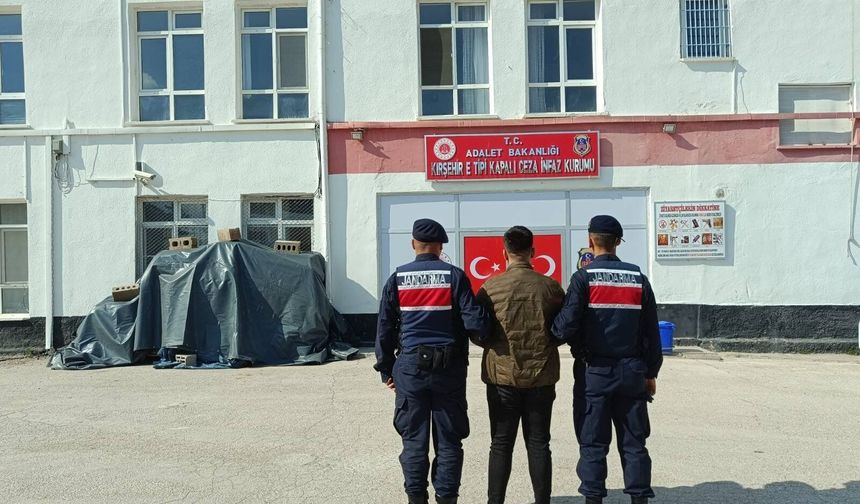 Jandarma Kırşehir’de Firariyi Saklandığı Yerde Buldu