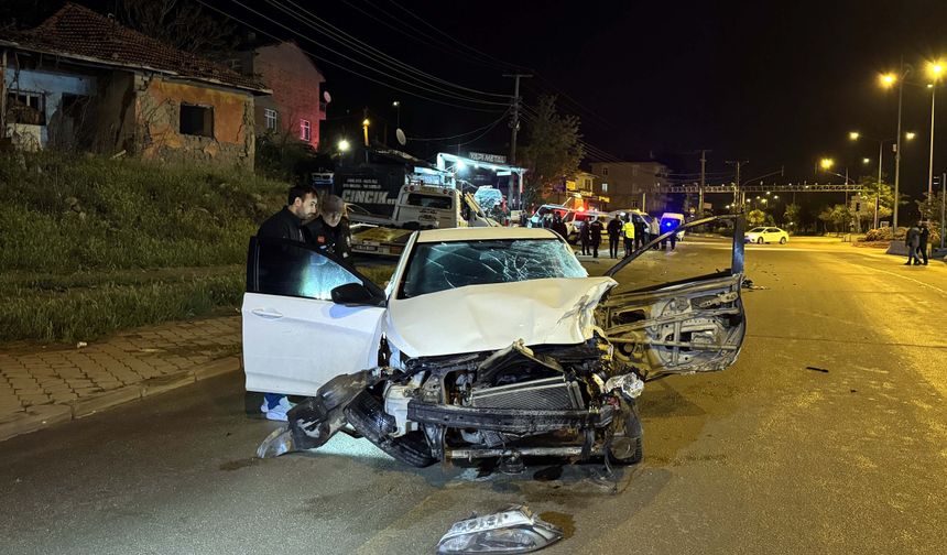 Kazada Araçtan Fırlayan Genç Hayatını Kaybetti