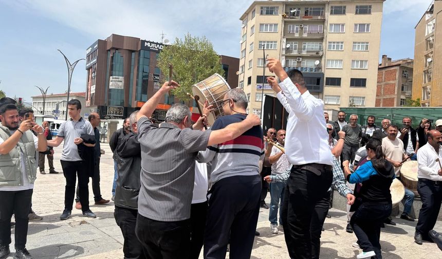Kırşehir’e Yakışan Kutlama: Engeller Davul Zurnayla Aşıldı