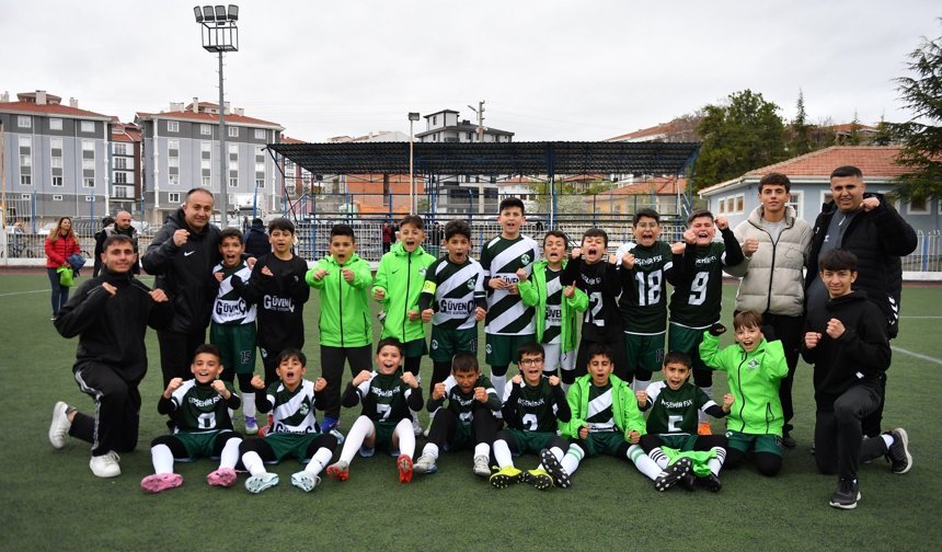 Kırşehirspor, zirveyi bırakmıyor: 3-2