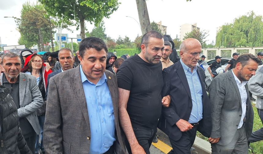 Milletvekili İlhan’dan Özgür Özel’le TBMM’ye Yürüyüş: “Milletin Üstünde Hiçbir Güç Yoktur”