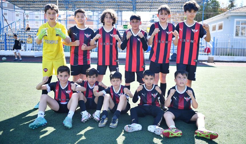 Minik Kramponlar zirvedeki yerini sağlamlaştırdı