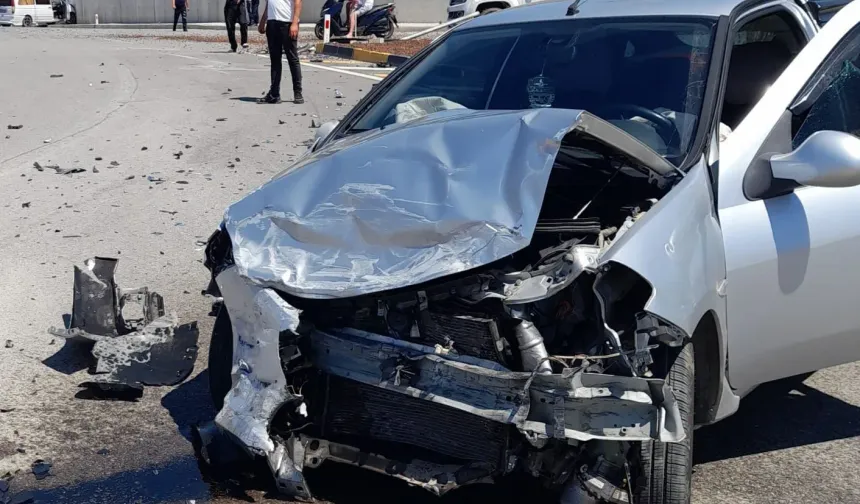Kavşakta çarpışma: 1 kişi yaralandı