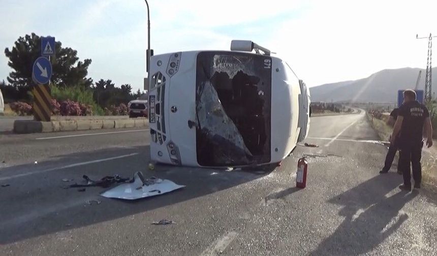Öğrencileri Taşıyan Araç Bir Anda Kontrolden Çıktı: 17 Yaralı