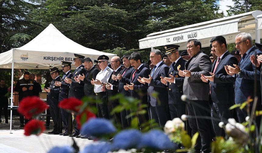 Kırşehir’de bayram arifesinde şehitlik ziyareti