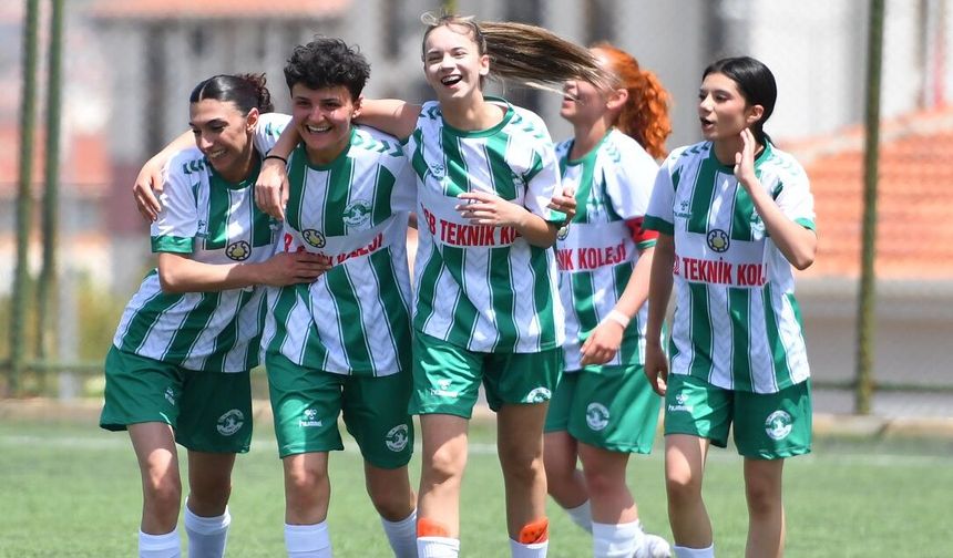 Sezonun ilk golü, Ayşenur Han’dan