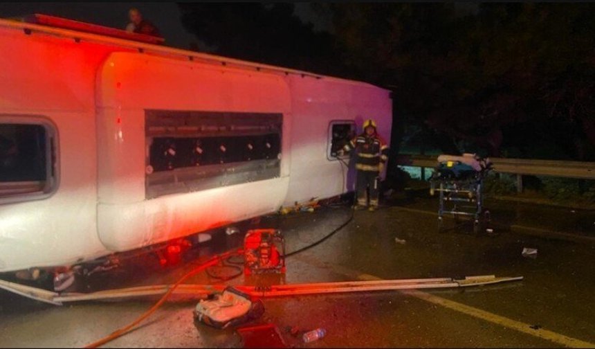 Yolcu Otobüsü Devrildi: 3 Ölü, 30 Yaralı