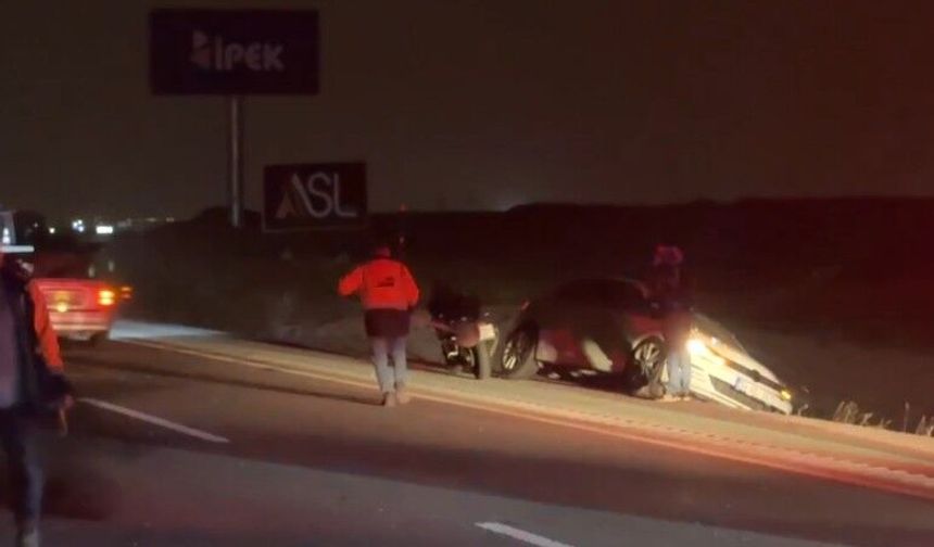Yolda Çarpışan Otomobillerde Can Pazarı: 2 Yaralı
