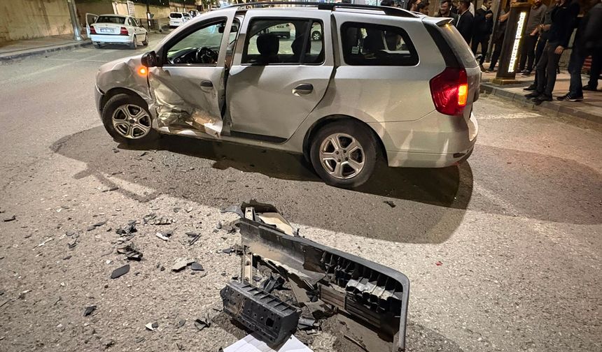 Kontrolden Çıkan Araç Zincirleme Kazaya Yol Açtı: 5 Yaralı