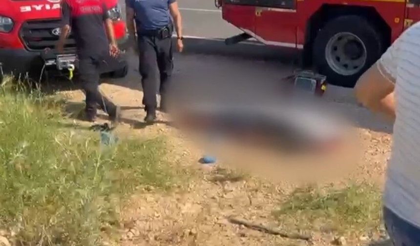 Otomobil Kamyonun Altında Kaldı: 3 Ölü