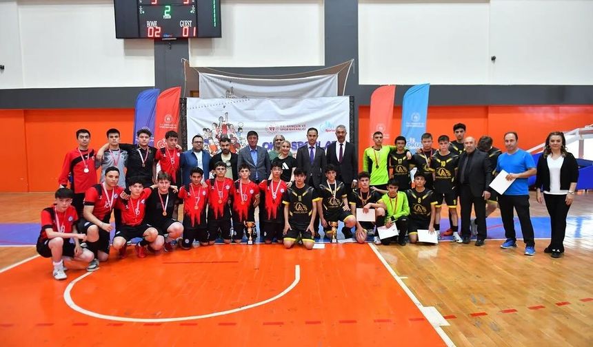 Genç erkekler Futsal B heyecanı başlıyor