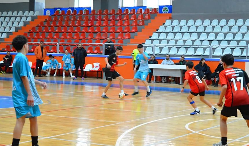 Küçükler futsalda heyecan başlıyor