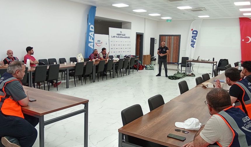 Kırşehir’de AHAK Ekibine AFAD’dan Çadır Kurma ve Haberleşme Eğitimi