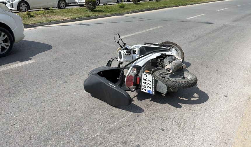 Motosiklet Yayaya Çarptı: 2 Yaralı
