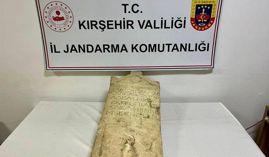 Kırşehir'de Tarihi Eser Operasyonu: Roma Dönemine Ait Mezar Taşı Ele Geçirildi