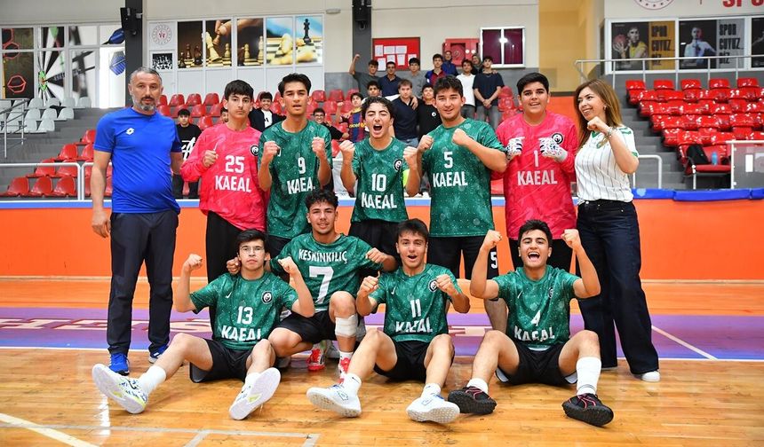 Ahi Evran Anadolu Lisesi Futsal B'de Şampiyon