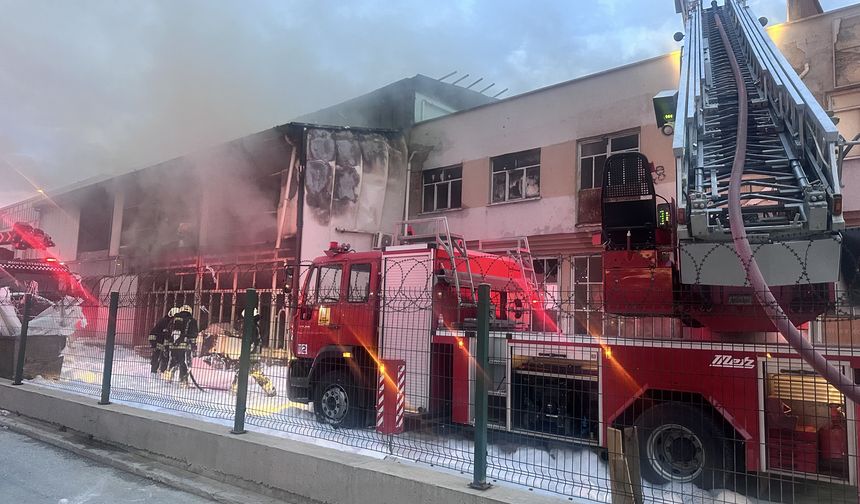 Fabrika Yangını: İtfaiye Personeli Şehit Oldu