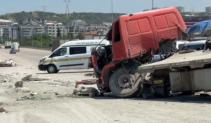 Kontrolden çıkan kamyon faciaya yol açtı