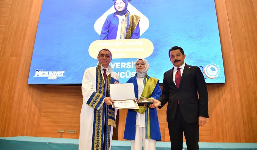 Kırşehir’de mezuniyet coşkusu: Vali Demiryürek öğrencilerle