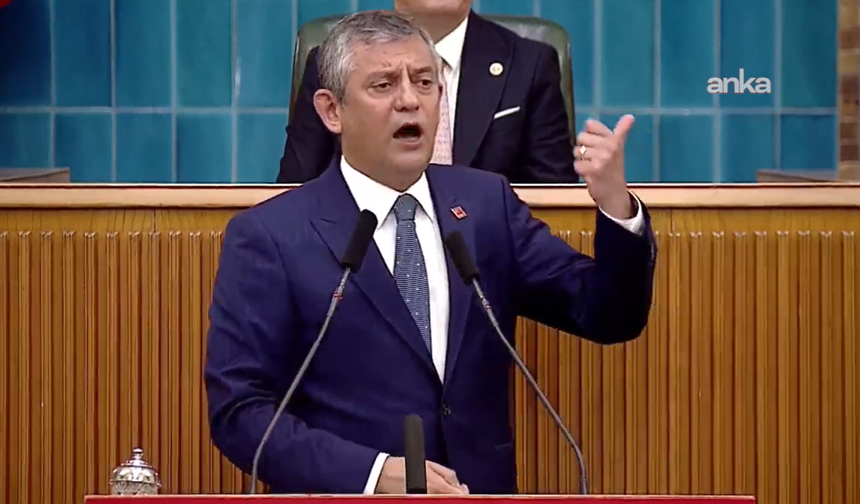 Özgür Özel partililere hitap ediyor!.. CHP grup salonunda hıncahınç kalabalık