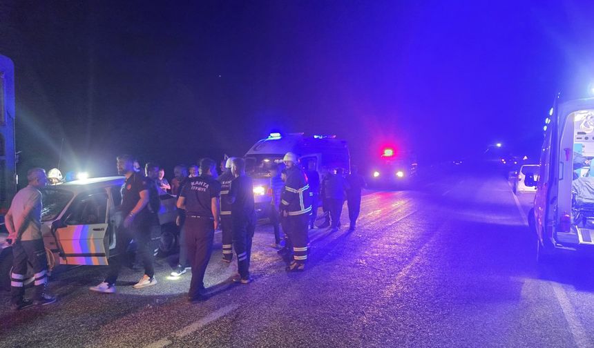 Gece yarısı korkunç kaza: Ortalık savaş alanına döndü