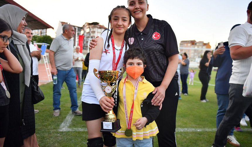Alya'nın Kupa Sevinci Yürekleri Isıttı