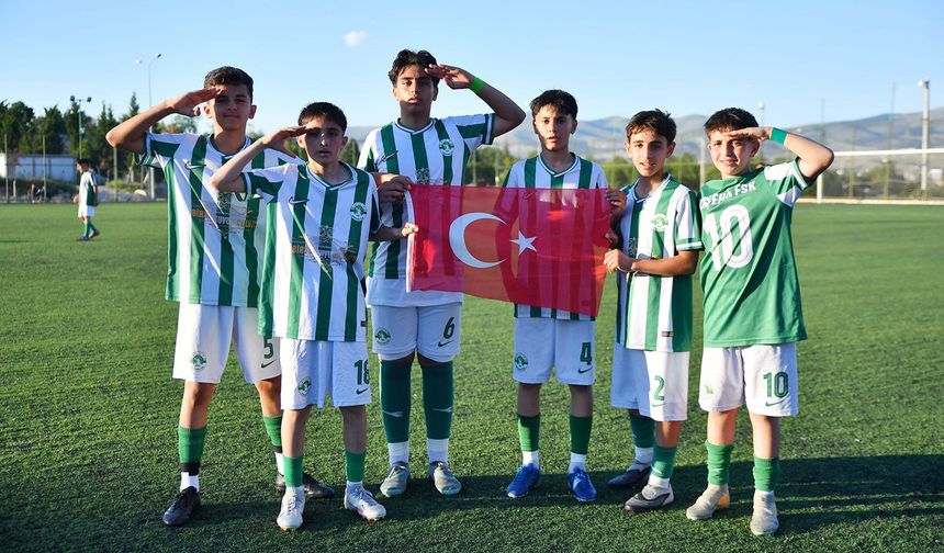 Şampiyonluktan anlamlı selam
