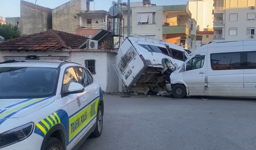 Tarım İşçilerini Taşıyan Minibüsler Çarpıştı! 5 Yaralı