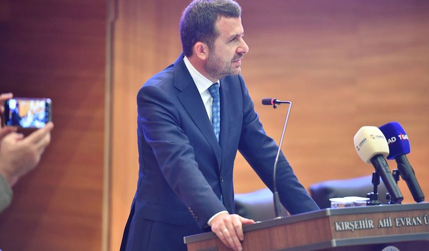 ‘YAPAY ZEKÂ GAZETECİNİN YERİNE GEÇEN BİR ÖZNE DEĞİL, GAZETECİYİ DESTEKLEYEN BİR ARAÇ OLMALIDIR’