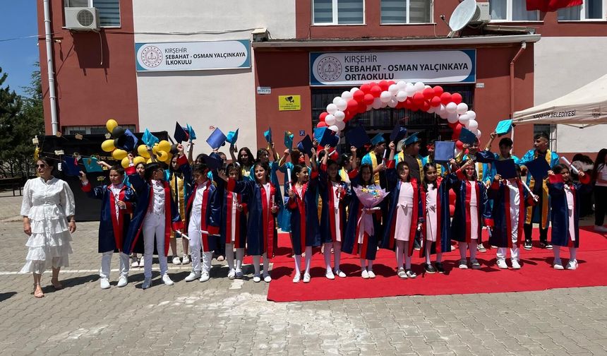 Sabahat Yalçınkaya Ortaokulu’nda Mezuniyet Coşkusu