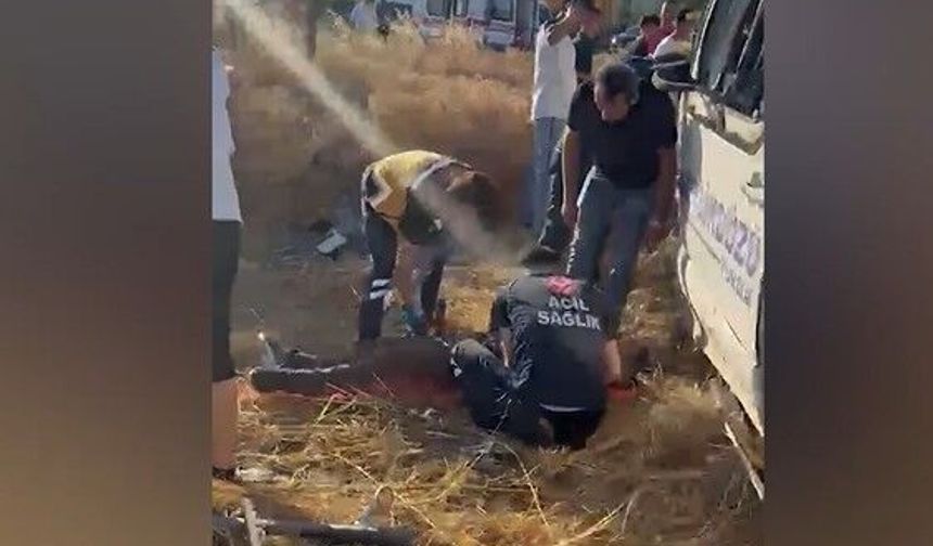 Yol Kenarındaki Otluk Alana Yolcu Minibüsü Devrildi: 2 Ölü, 10 Yaralı