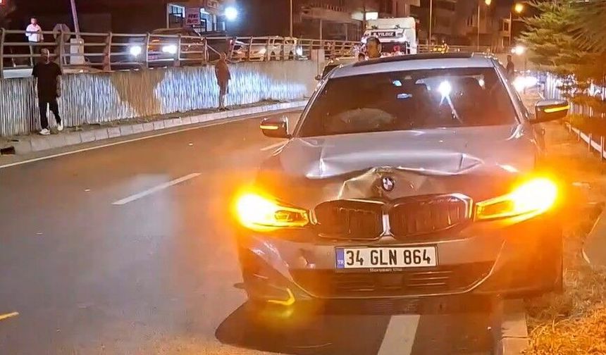 Yolcu Minibüsüne Çarpan Otomobilde Dehşet: 3 Yaralı