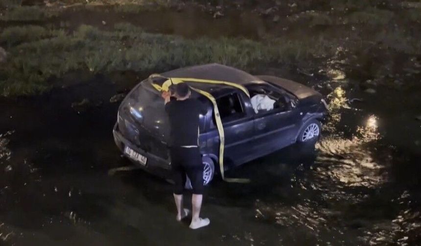 Zincirleme Kaza: Araçlar Dereye Düştü, 6 Kişi Yaralandı