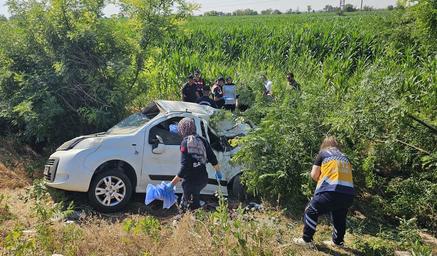 Şarampole Devrilen Araçta Aynı Aileden 3 Kişi Hayatını Kaybetti