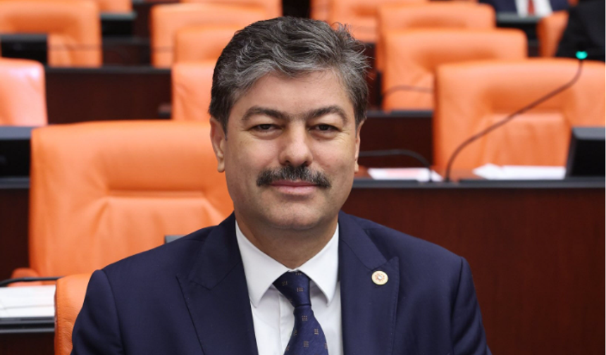 Milletvekili Erkan: “Cacabey Meydanı’nda sabahlara kadar demokrasi nöbeti tutuldu!”