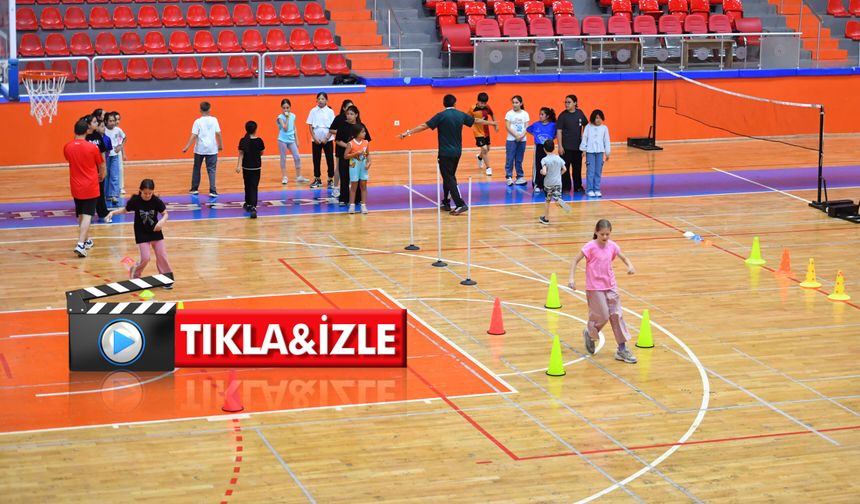 Kındam Spor Salonu'nda Badminton Coşkusu Yaşanıyor