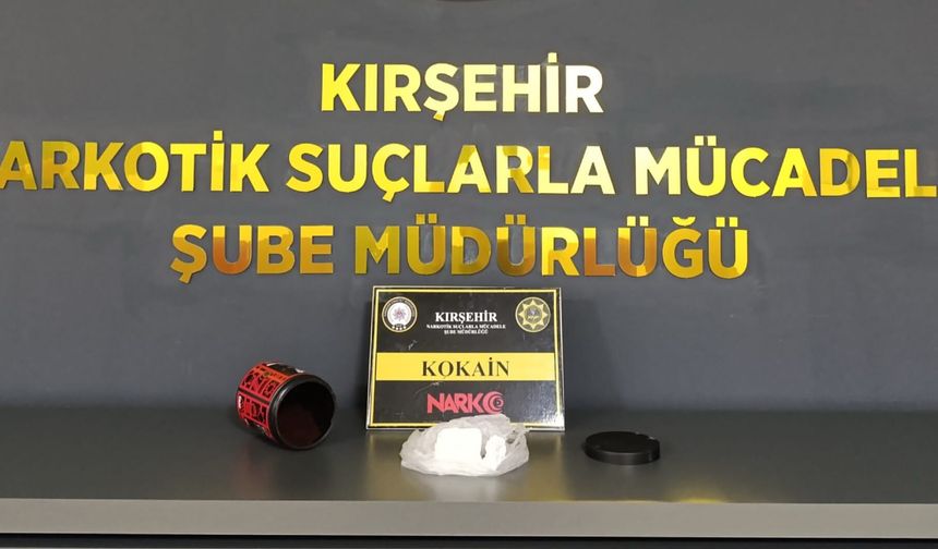 Kırşehir’de Sokak Ortasında Uyuşturucu Yakalandı