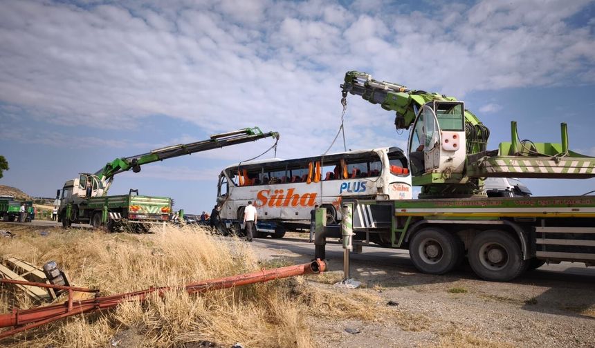 Kaman-Ankara Yolunda Devrilen Yolcu Otobüsünde 1 Kişi Öldü, 40 Kişi Yaralı