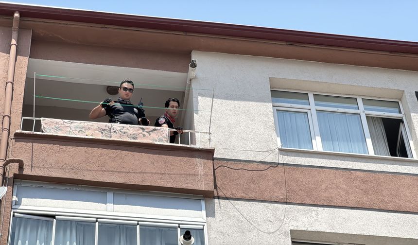 Rehine Krizi Sona Erdi! Kadın Polise Teslim Oldu