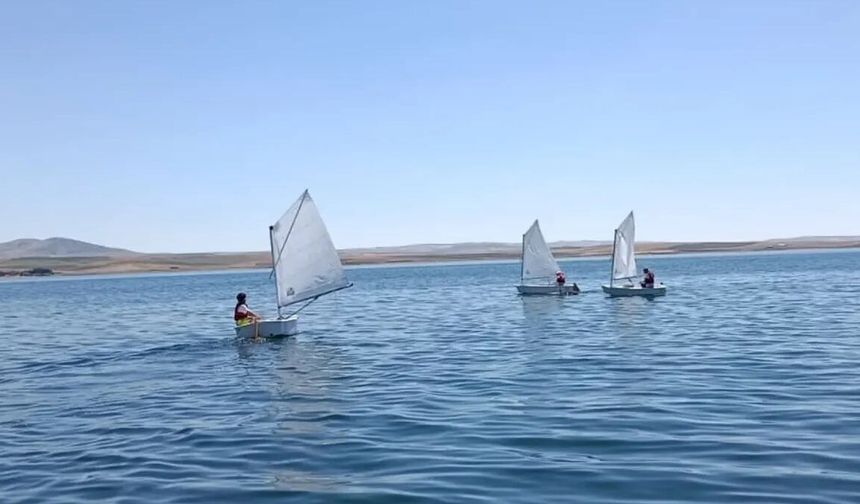 Rüzgârı arkalarına alıp zafere yelken açıyorlar